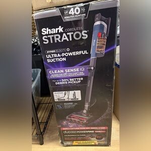 Shark Cordless Stratos Vacuum - Black